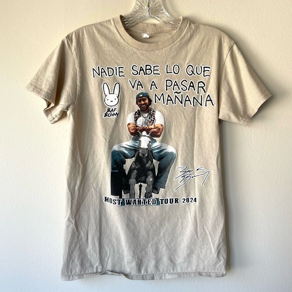 BAD BUNNY Concert t-shirt size small - Picture 2 of 8